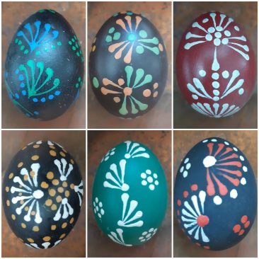 Antano Tamošaičio vašku margintų kiaušinių raštai knygai „Lithuanian Easter Eggs“